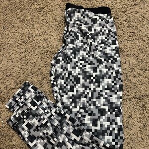 Women’s Nike Pro leggings!